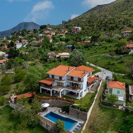Traditional Luxury Villa Armonia Aigio Bagian luar foto