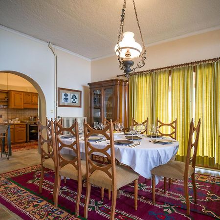 Traditional Luxury Villa Armonia Aigio Bagian luar foto