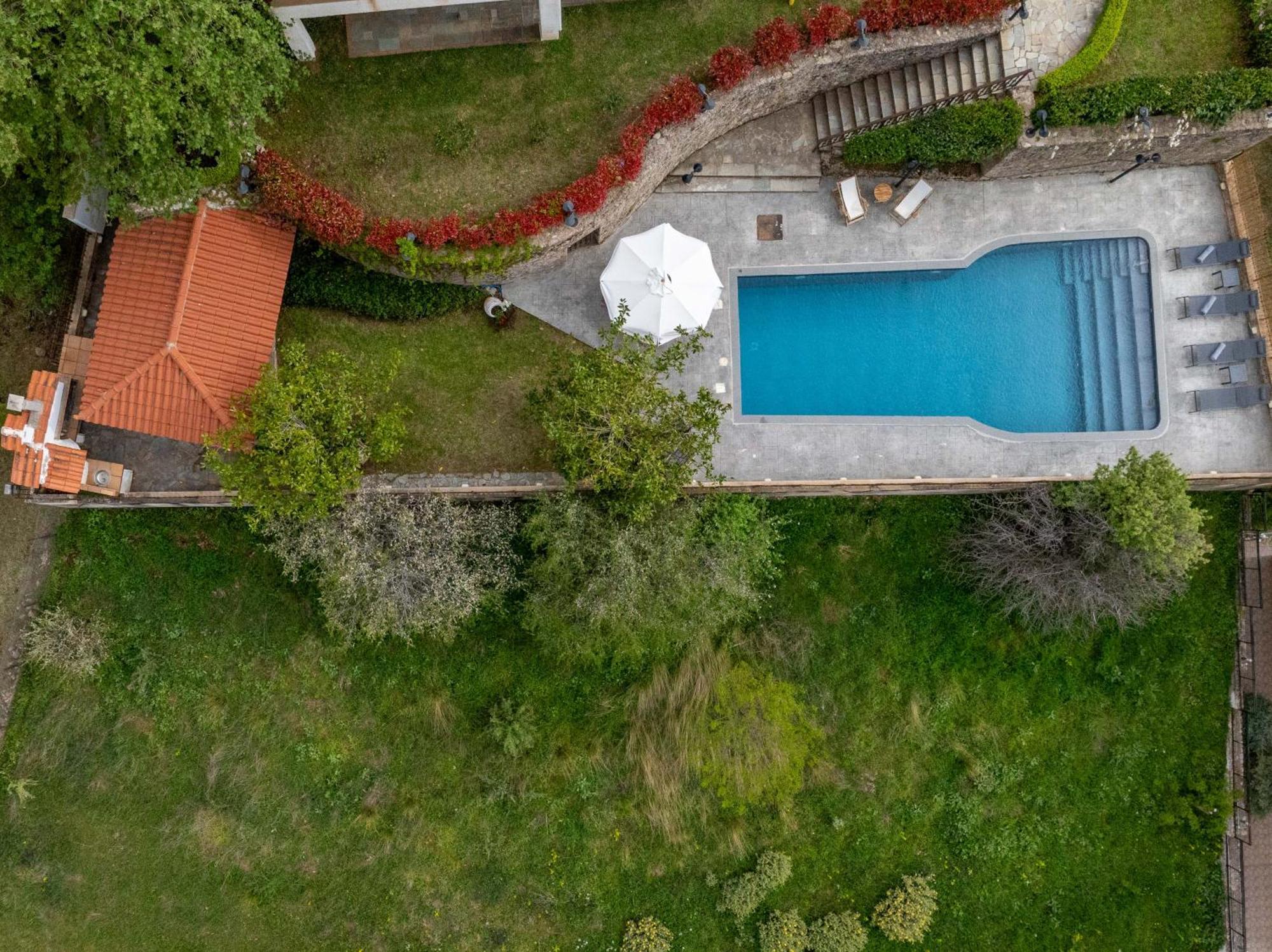 Traditional Luxury Villa Armonia Aigio Bagian luar foto