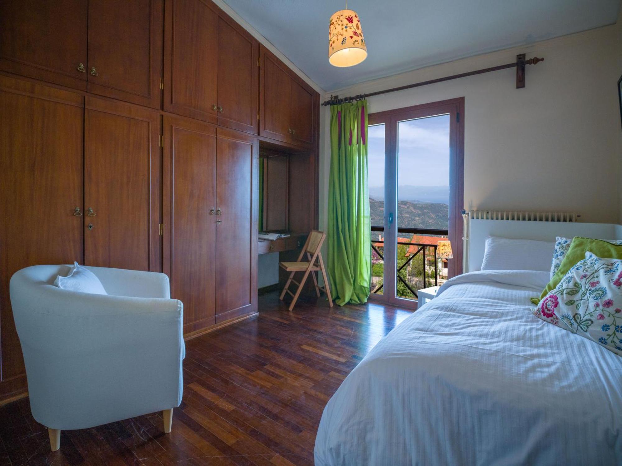 Traditional Luxury Villa Armonia Aigio Bagian luar foto