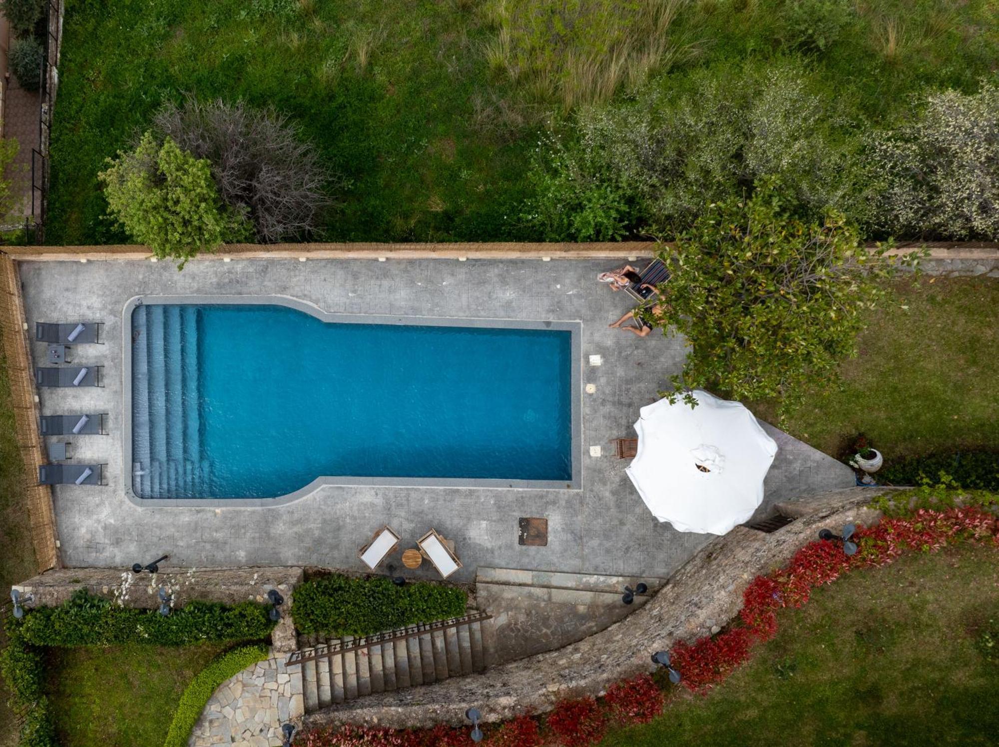 Traditional Luxury Villa Armonia Aigio Bagian luar foto