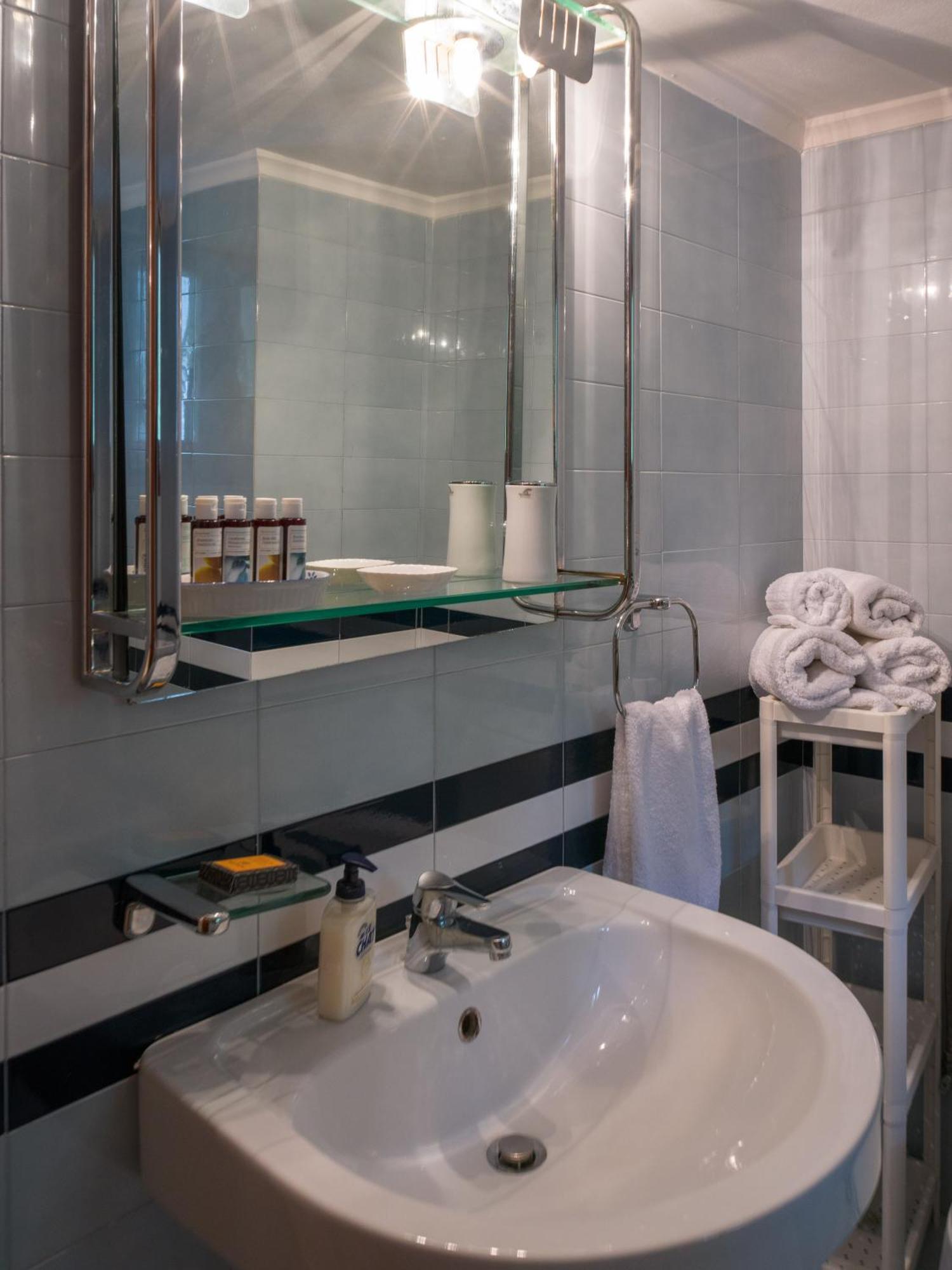 Traditional Luxury Villa Armonia Aigio Bagian luar foto