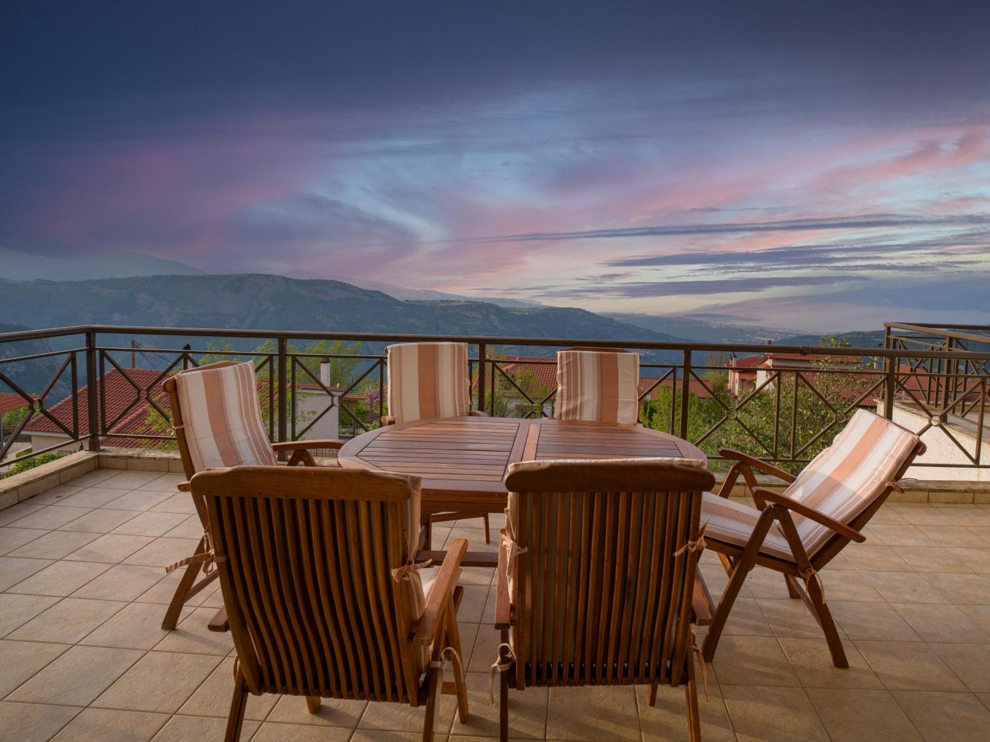 Traditional Luxury Villa Armonia Aigio Bagian luar foto
