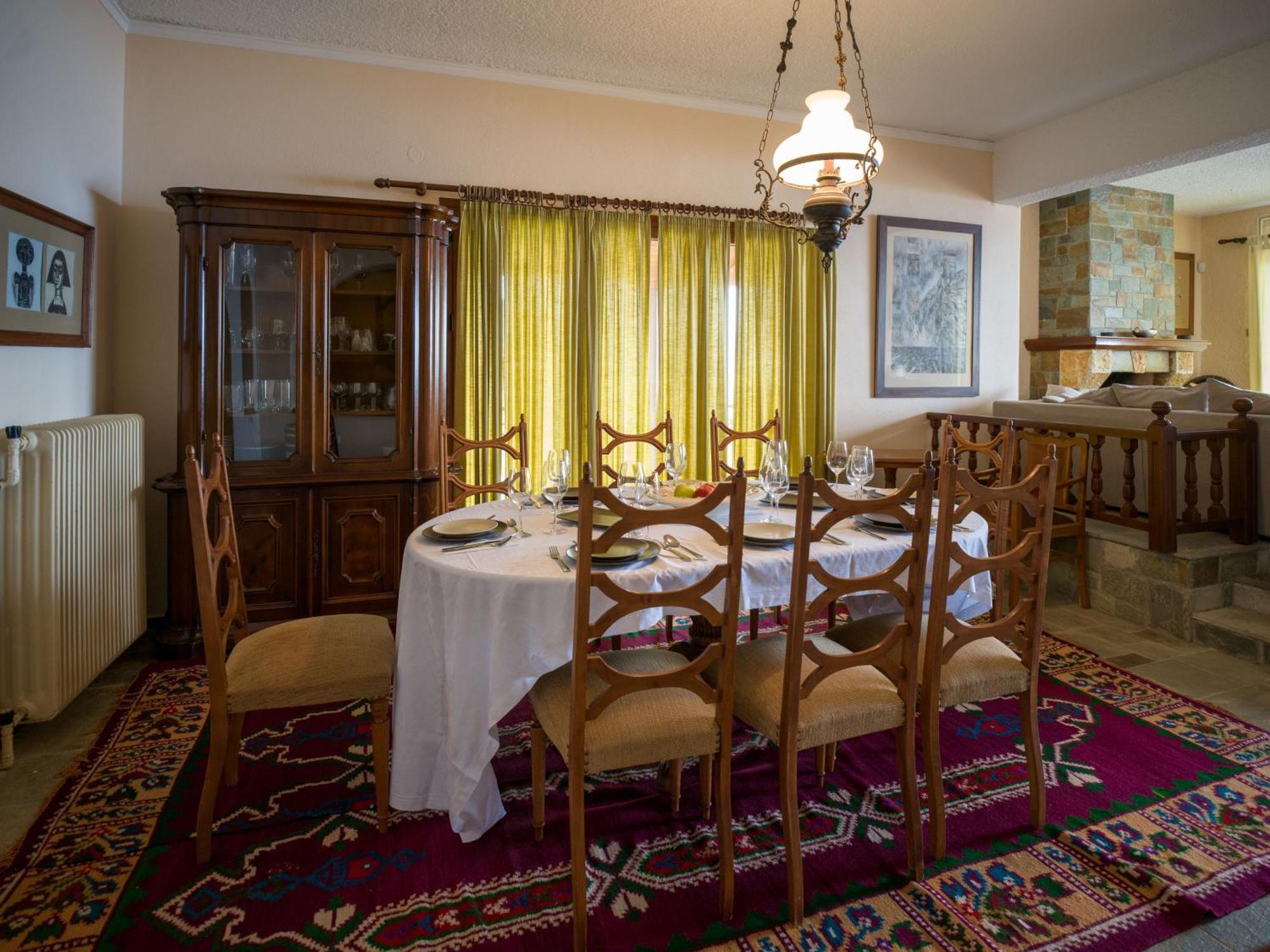 Traditional Luxury Villa Armonia Aigio Bagian luar foto