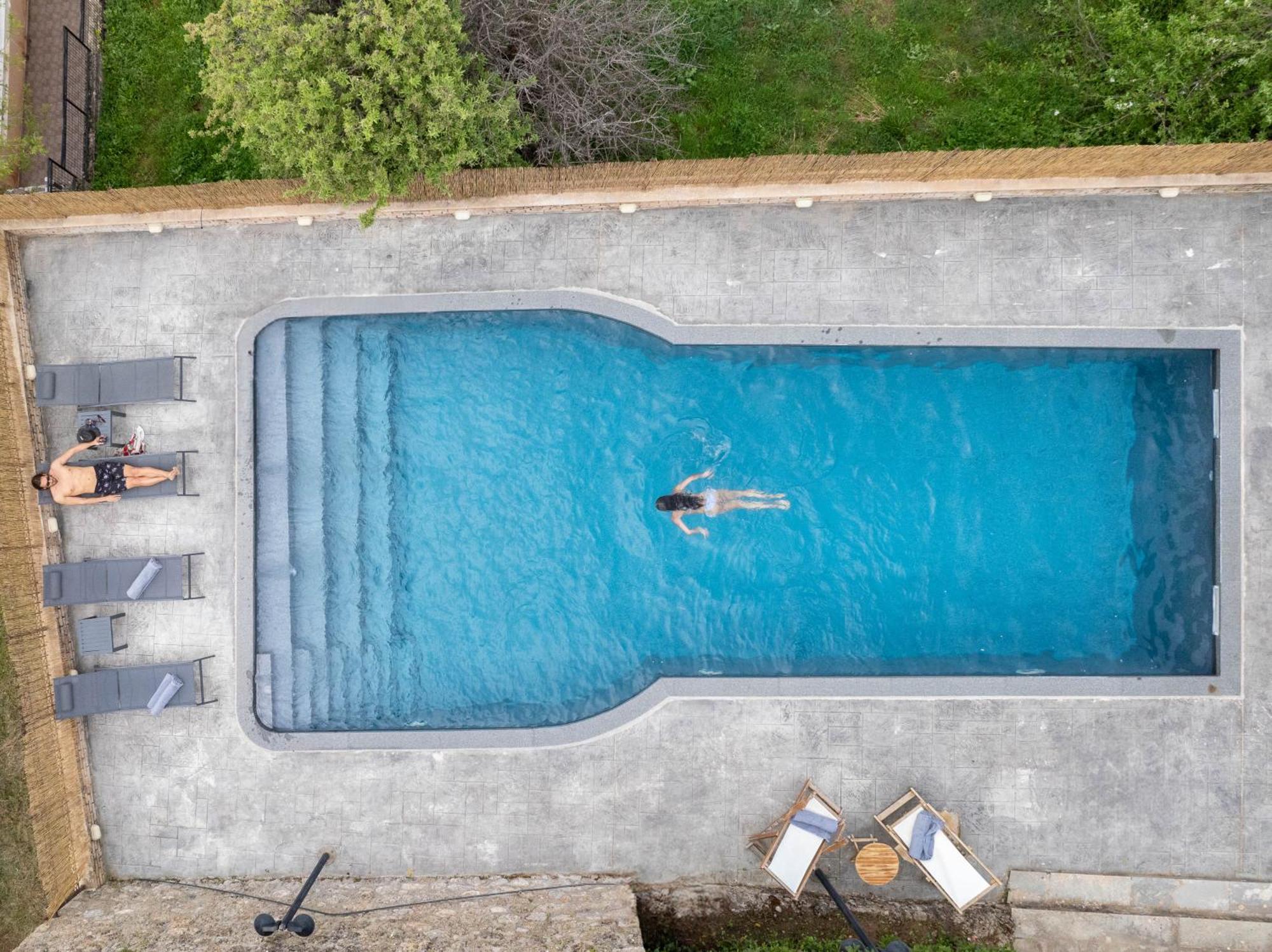 Traditional Luxury Villa Armonia Aigio Bagian luar foto